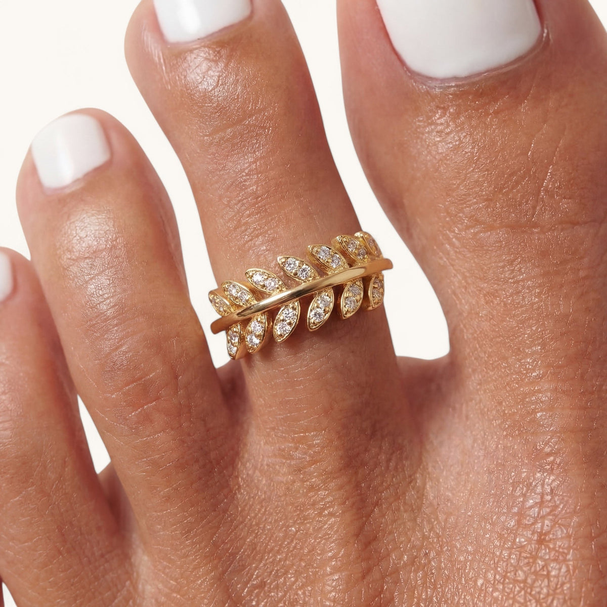 Olive Toe Ring – Gold – Image 2